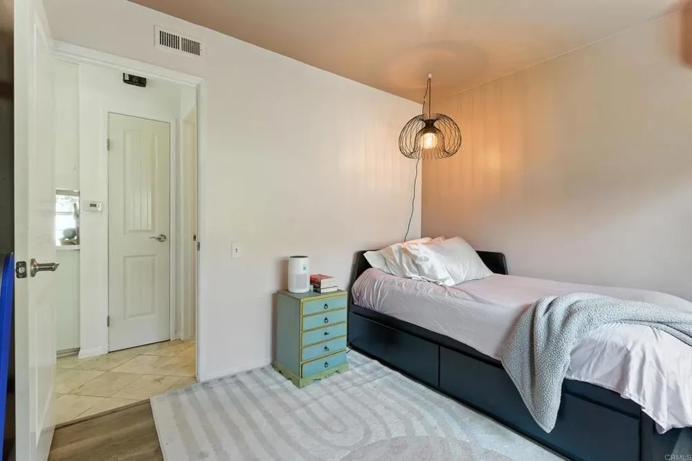 4252 Loma Riviera Ln, San Diego, CA 92110
