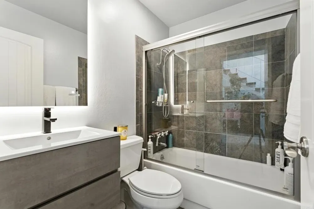 4252 Loma Riviera Ln, San Diego, CA 92110