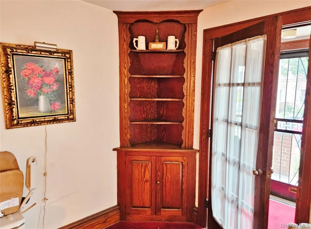81-28 77th Ave, New York, NY 11385
