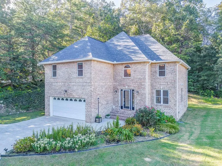 3218 Leona Dr, Rocky Face, GA 30740