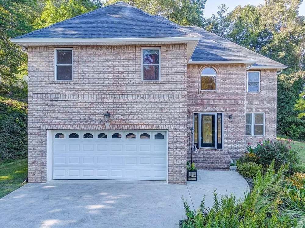 3218 Leona Dr, Rocky Face, GA 30740
