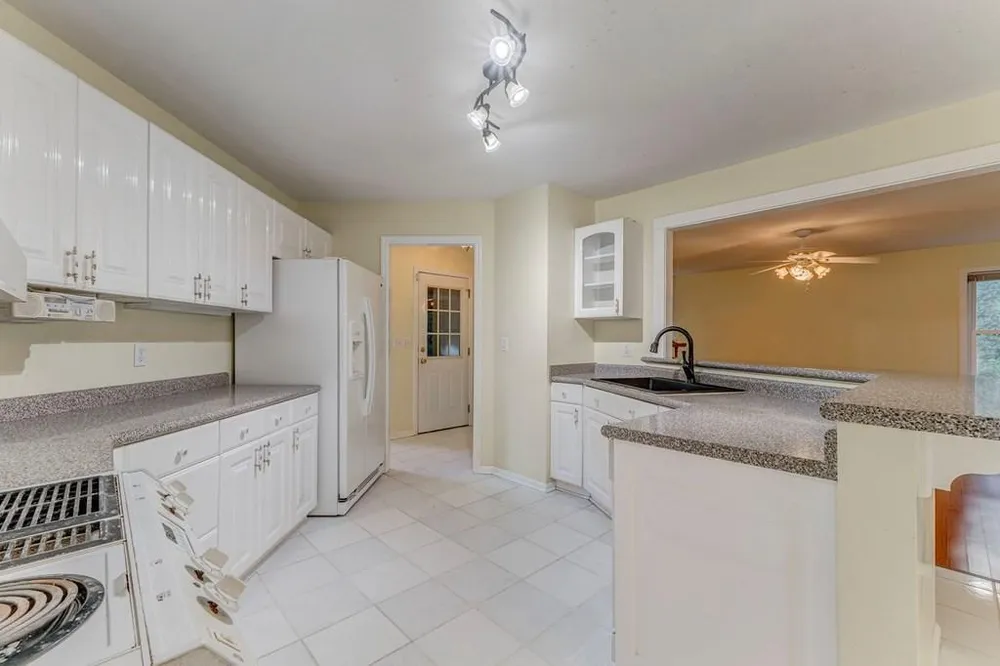 3218 Leona Dr, Rocky Face, GA 30740