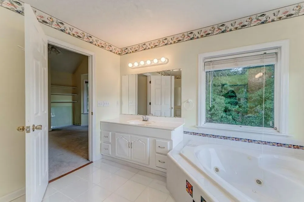 3218 Leona Dr, Rocky Face, GA 30740