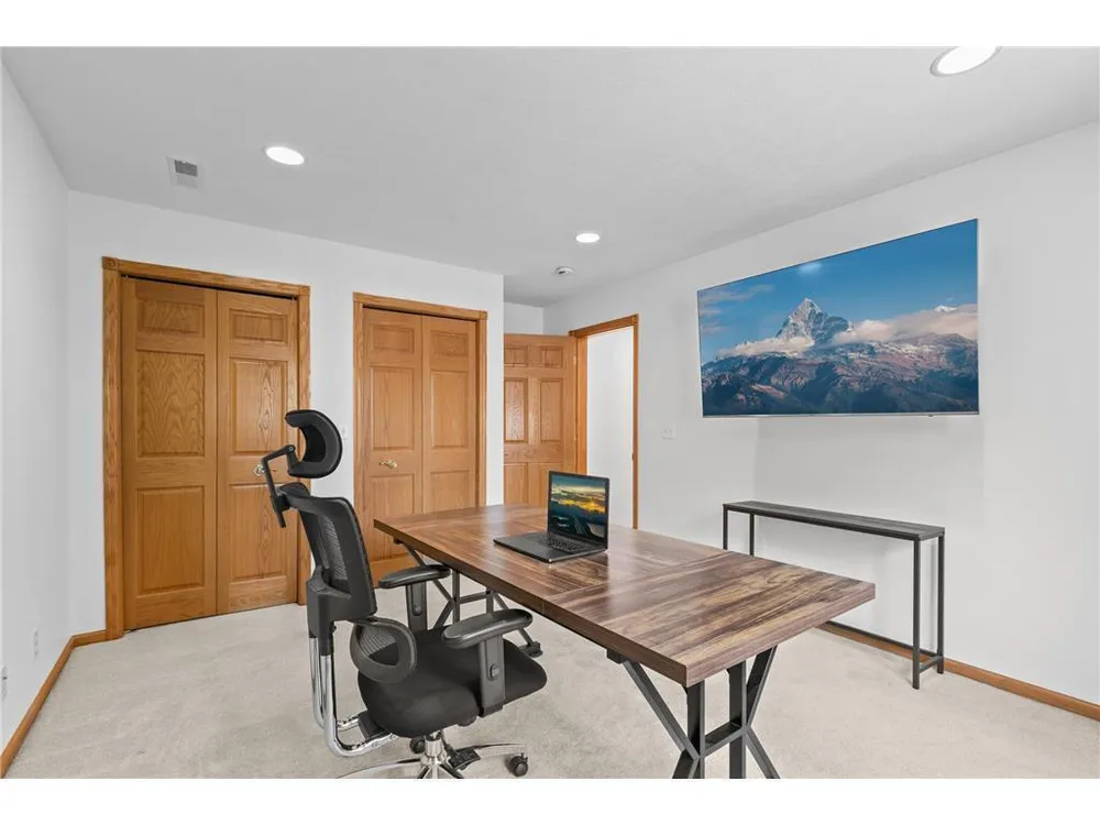 3681 Robin Ln, Eagan, MN 55122