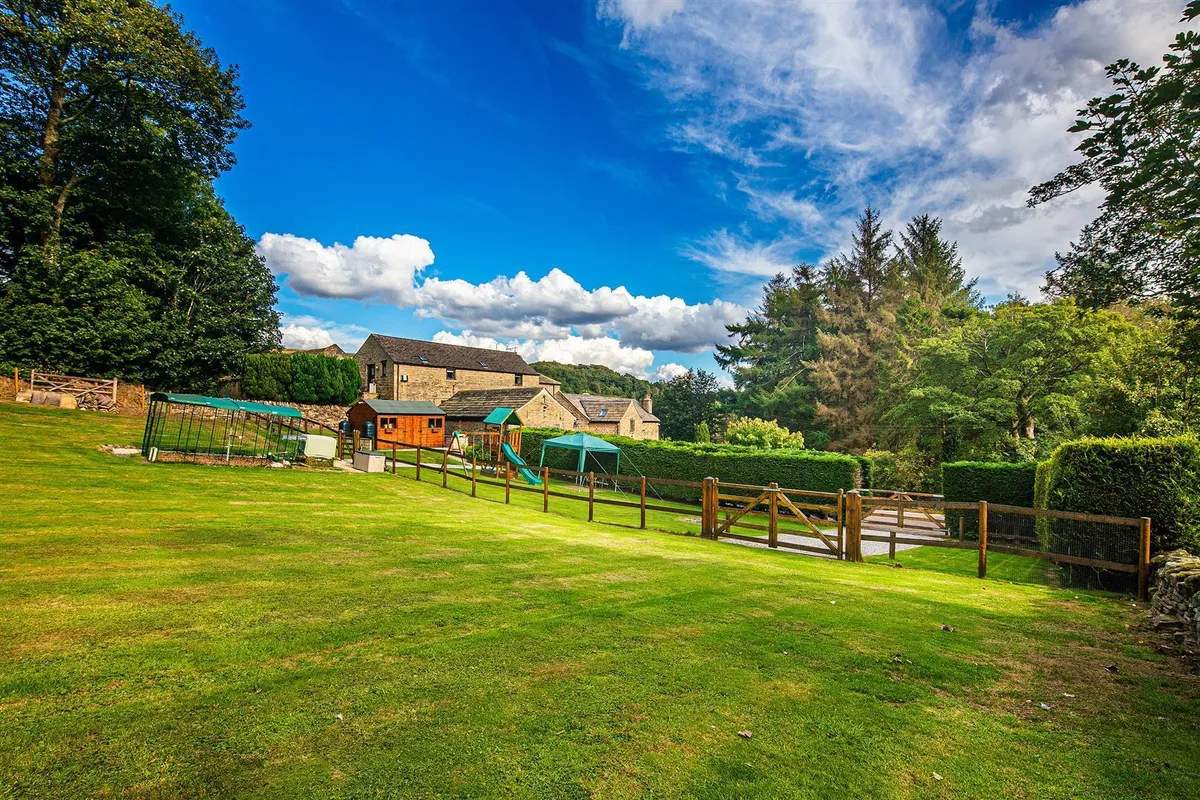 Smallfield Cottage, Smallfield Lane, High Bradfield, S6 6LJ