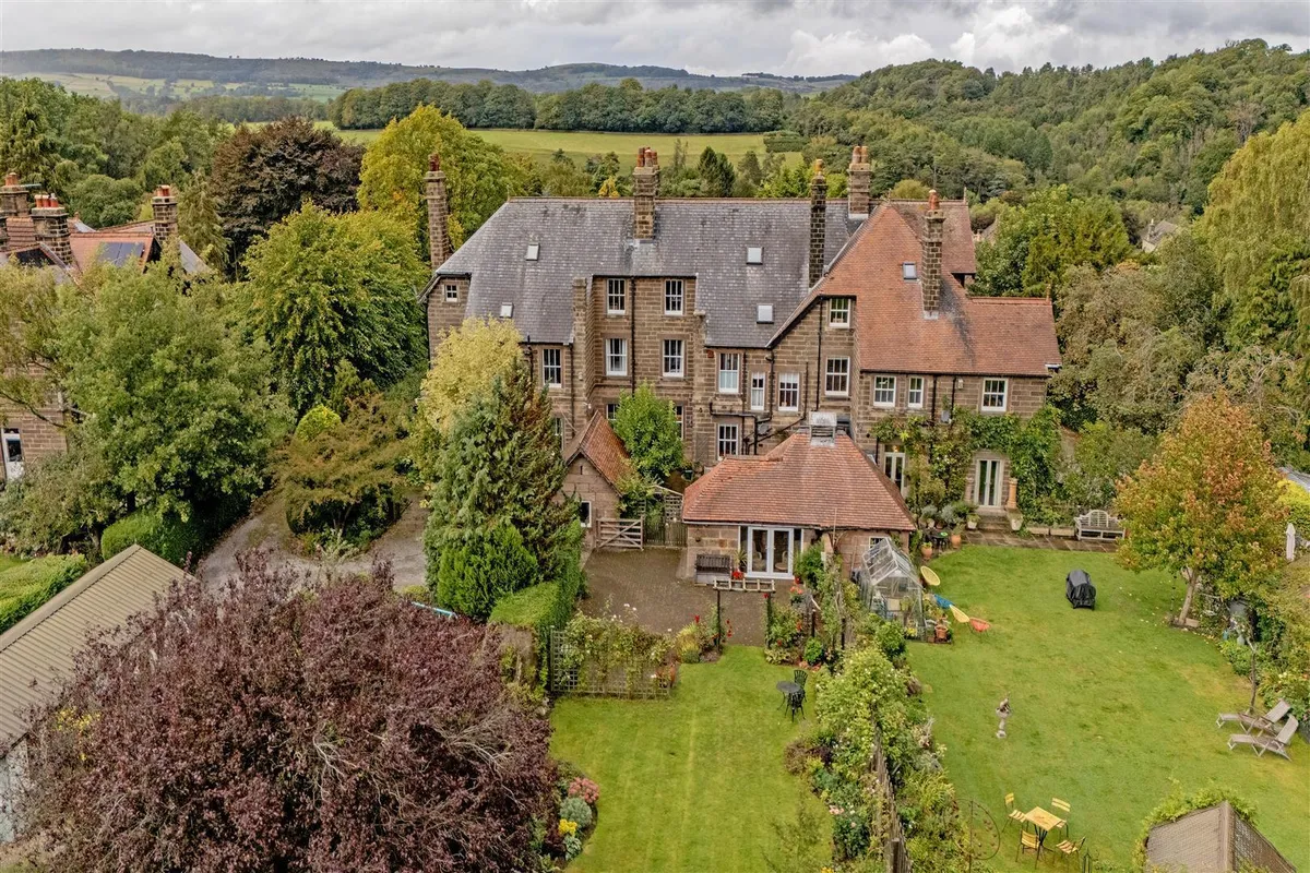 Staplefield, Ashford Road, Bakewell, DE45 1GL