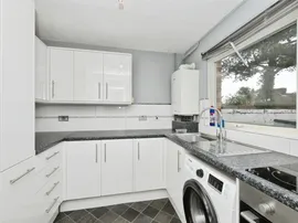 The Precinct, Broxbourne thumb 2