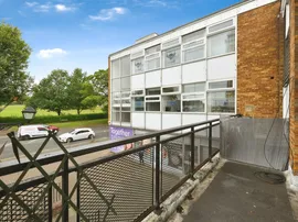 The Precinct, Broxbourne thumb 3