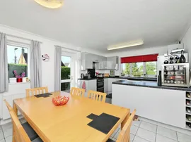 Vicarage Causeway, Hertford Heath, HERTFORD thumb 3