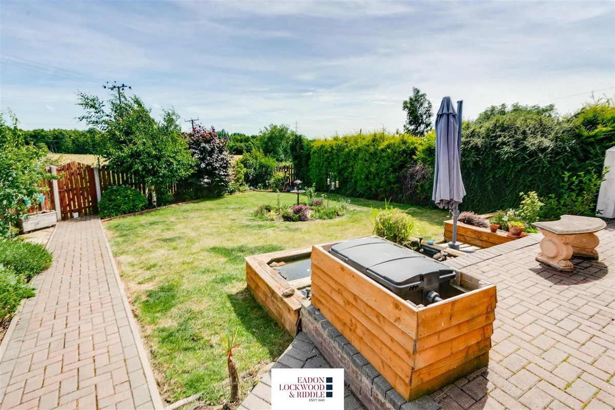 Lesmond Crescent, Little Houghton, Barnsley