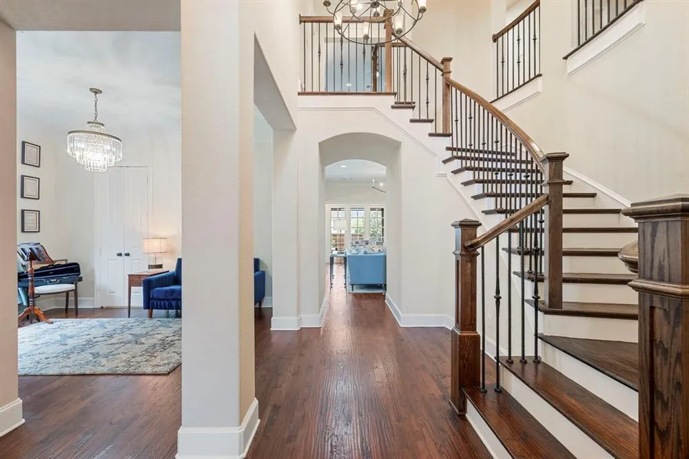 2220 Emerson Ln, Carrollton, TX 75010