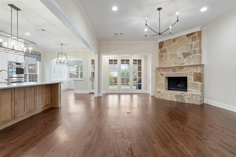 2220 Emerson Ln, Carrollton, TX 75010