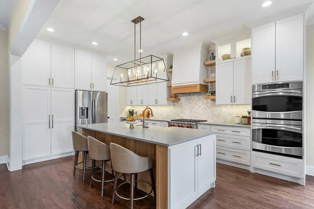 2220 Emerson Ln, Carrollton, TX 75010