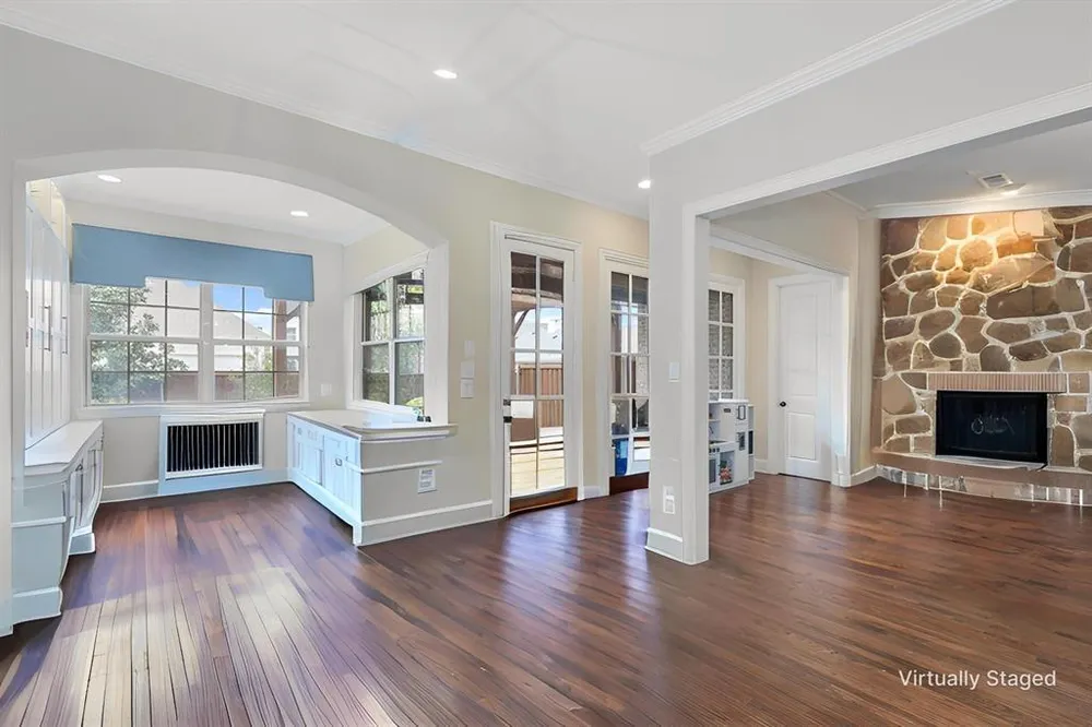 2220 Emerson Ln, Carrollton, TX 75010
