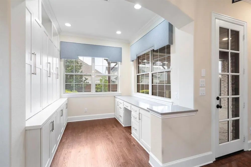 2220 Emerson Ln, Carrollton, TX 75010