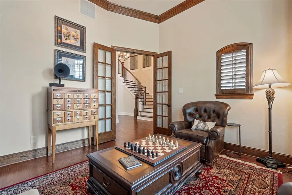 2220 Emerson Ln, Carrollton, TX 75010