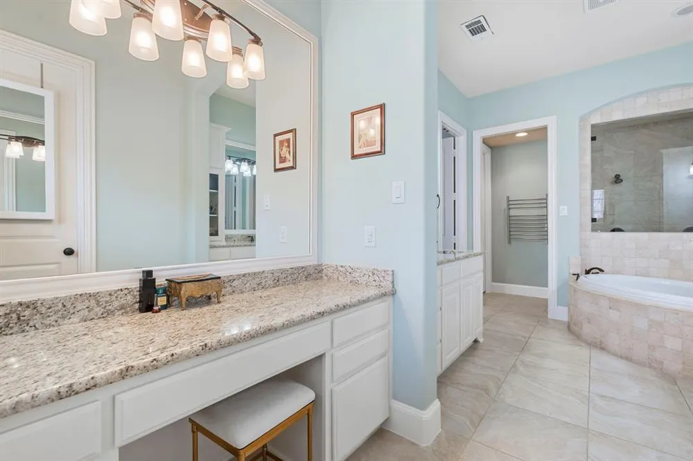 2220 Emerson Ln, Carrollton, TX 75010