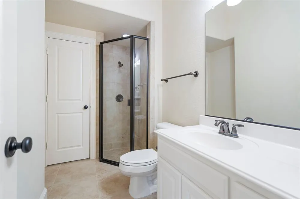 2220 Emerson Ln, Carrollton, TX 75010