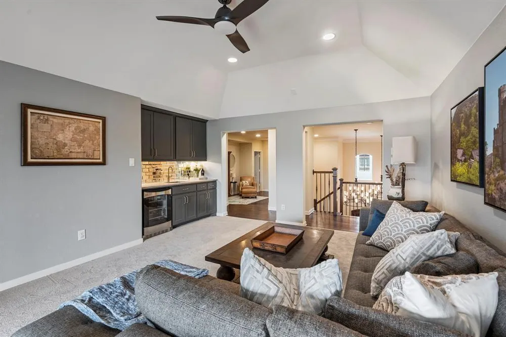 2220 Emerson Ln, Carrollton, TX 75010