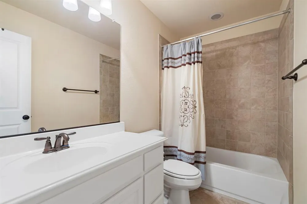 2220 Emerson Ln, Carrollton, TX 75010