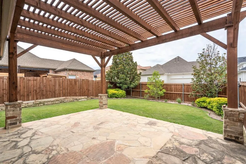 2220 Emerson Ln, Carrollton, TX 75010