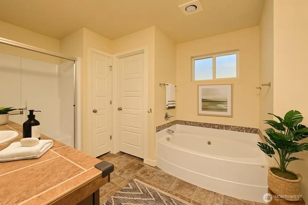 12108 SE 292nd St, Auburn, WA 98092