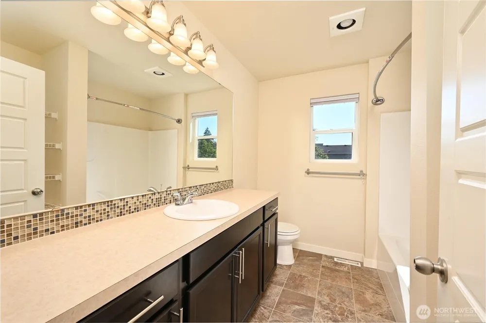 12108 SE 292nd St, Auburn, WA 98092