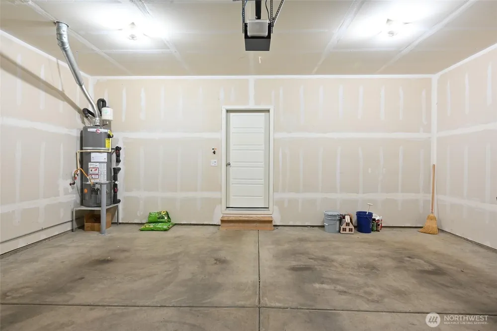 12108 SE 292nd St, Auburn, WA 98092