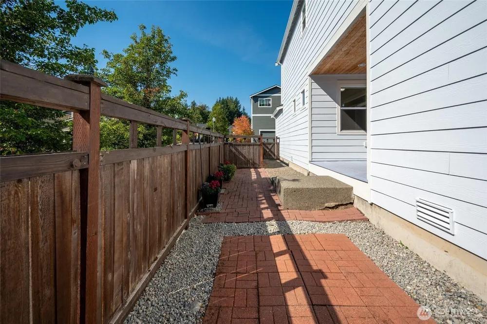 12108 SE 292nd St, Auburn, WA 98092