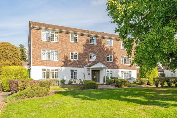 Hillcrest, Weybridge, KT13 photo 1