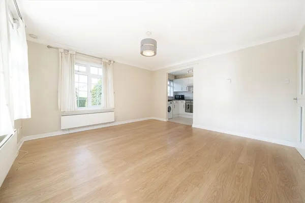 Hillcrest, Weybridge, KT13 photo 3
