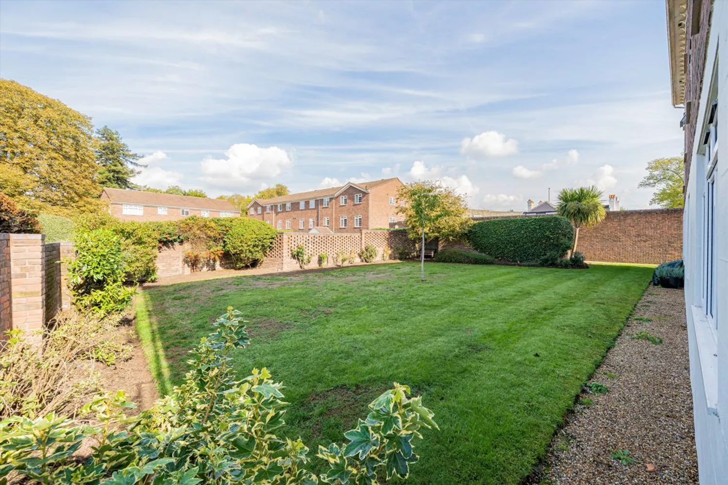 Hillcrest, Weybridge, KT13 photo 7