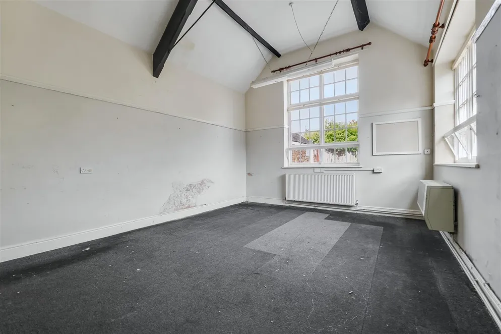 Property carousel item 4