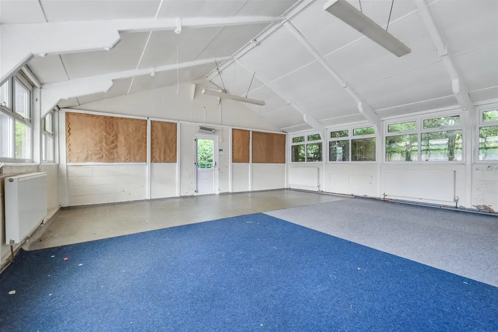 Property carousel item 7