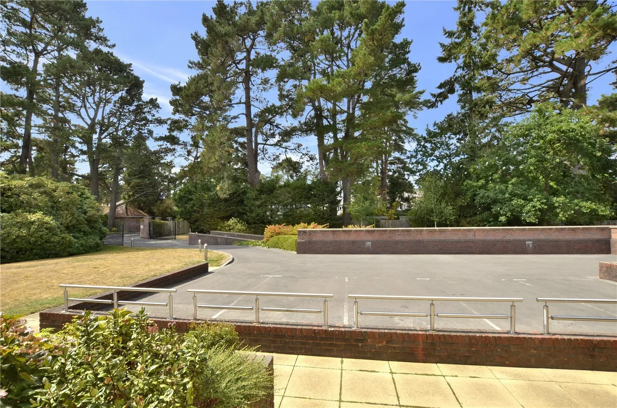 Golf Links Road, Ferndown, Dorset, BH22