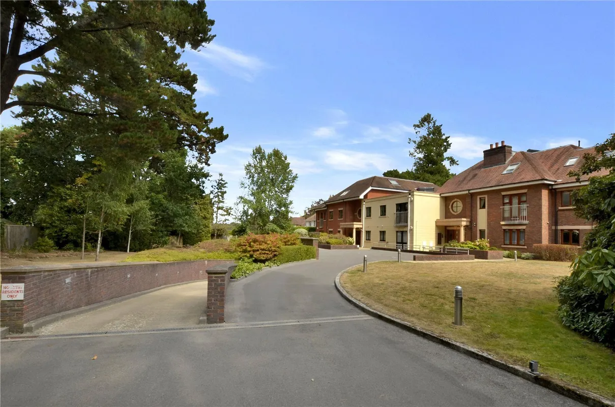 Golf Links Road, Ferndown, Dorset, BH22