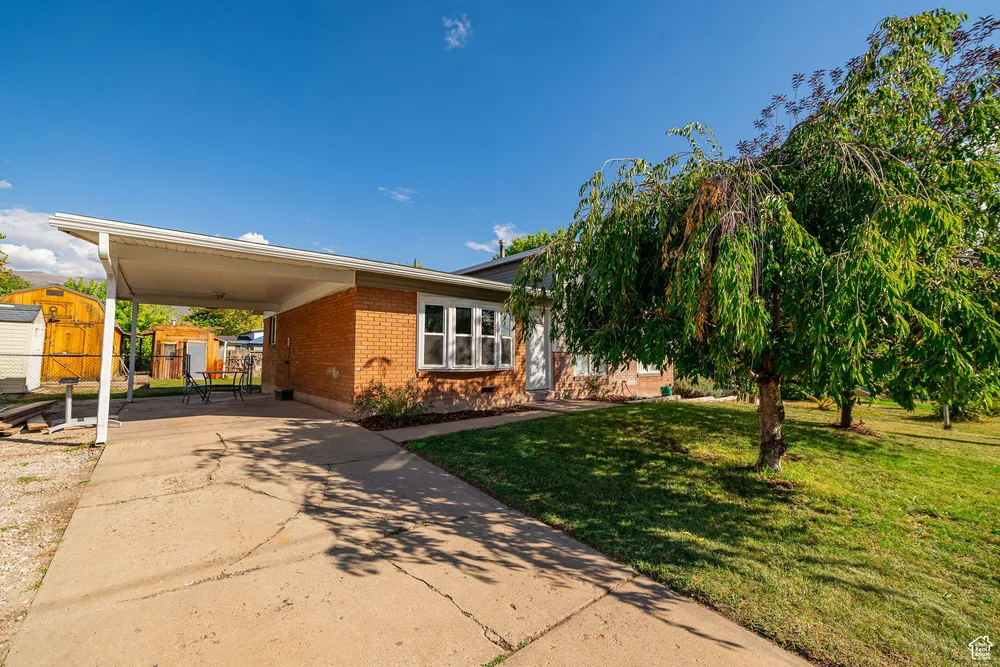 1094 N Angel St, Layton, UT 84041