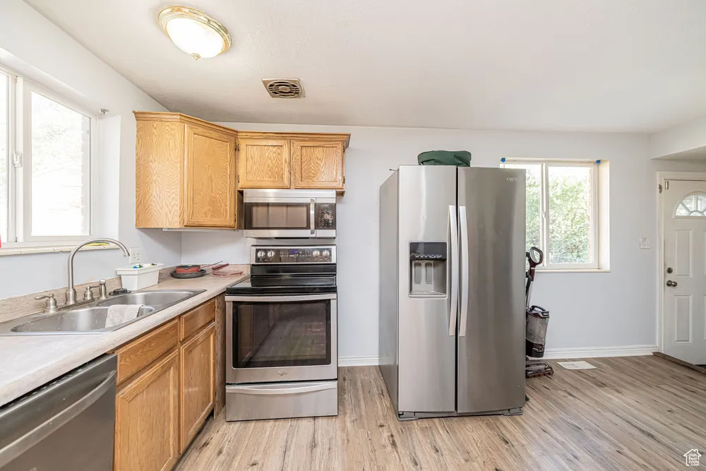 1094 N Angel St, Layton, UT 84041