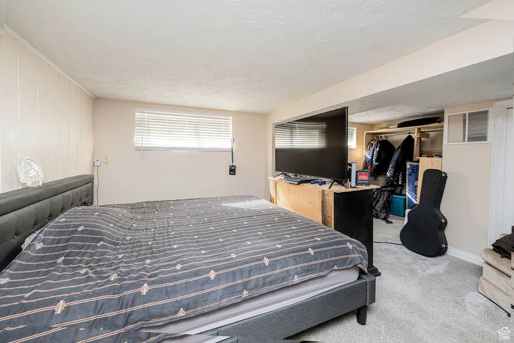 1094 N Angel St, Layton, UT 84041