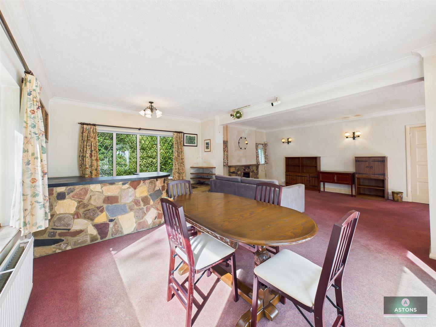 Mount Close, Pound Hill Image 13