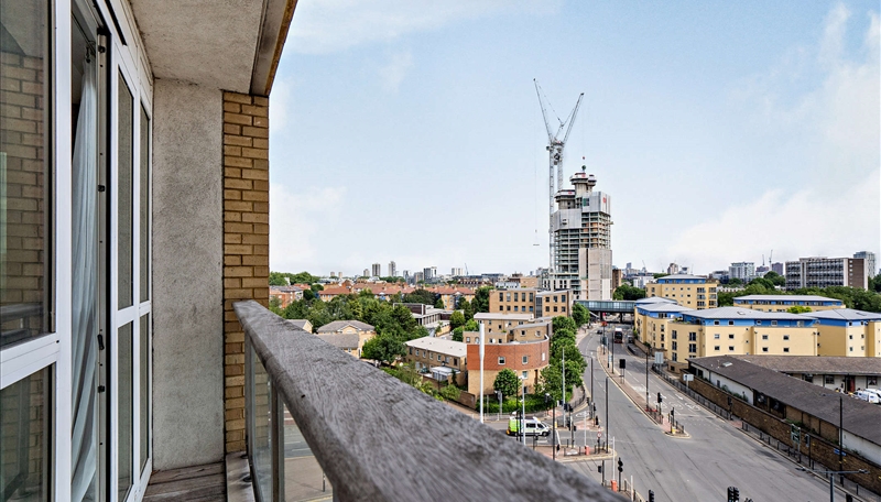 TWO BEDROOM TO LET CIRCUS E14 Image 8