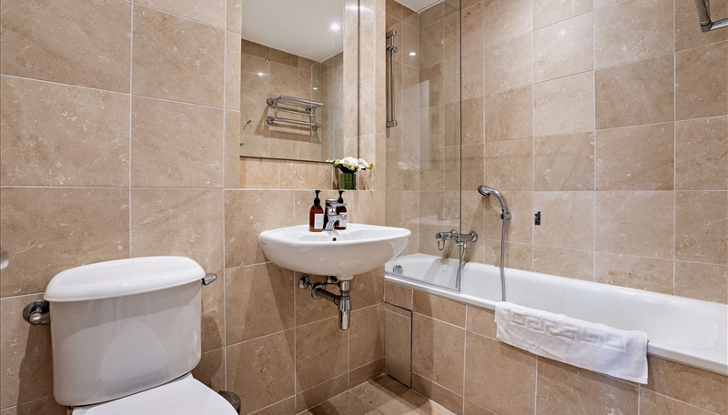 TWO BEDROOM TO LET CIRCUS E14 Image 7