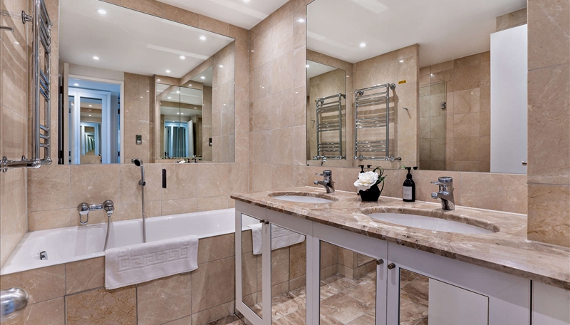 TWO BEDROOM TO LET CIRCUS E14 Image 5