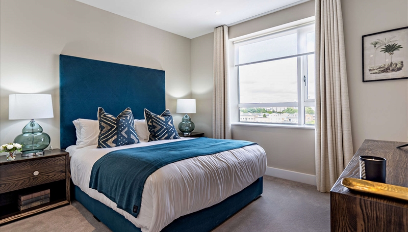 TWO BEDROOM TO LET CIRCUS E14 Image 3