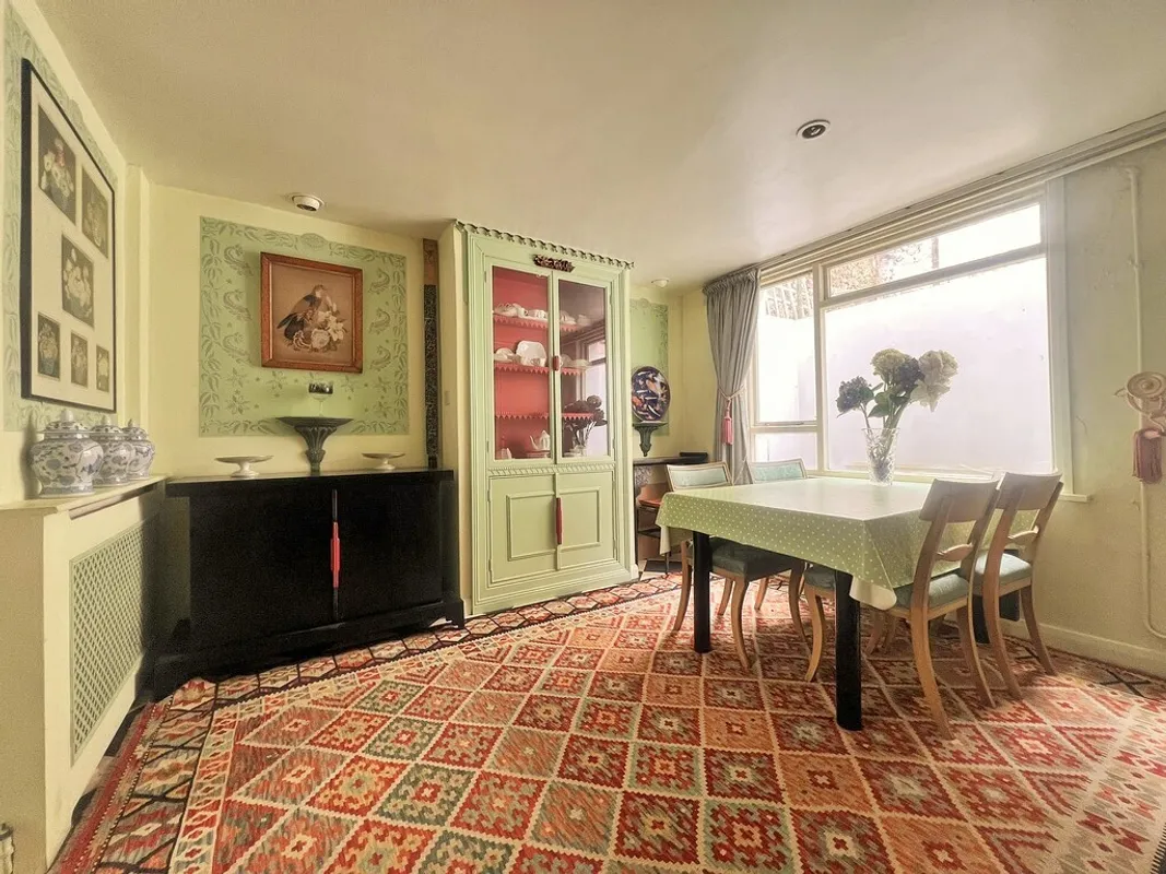 Queens Gardens, Brighton, BN1 4AR