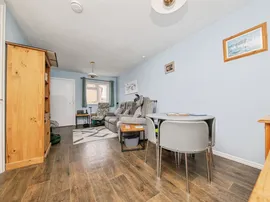 Elmden Court, Clacton-On-Sea thumb 3