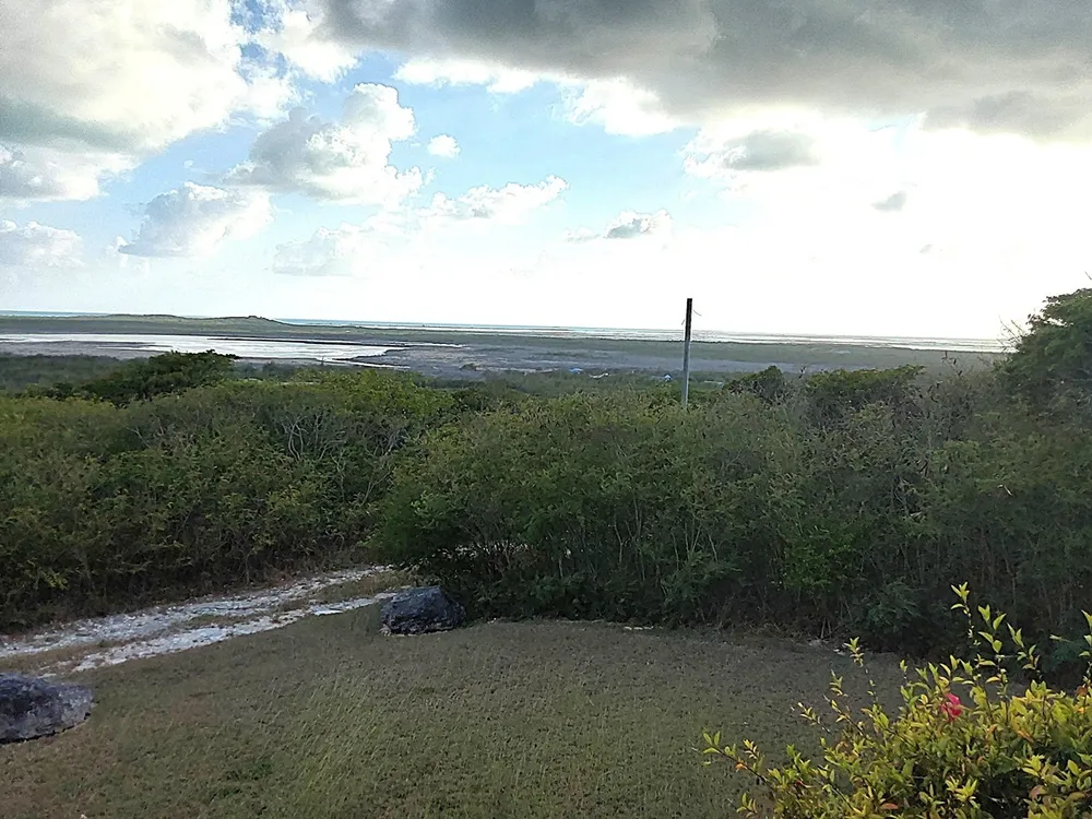4bd/2ba house with an additional 10,000 sq ft. lot located in Scrub Hill, Long Island, Bahamas Long Island