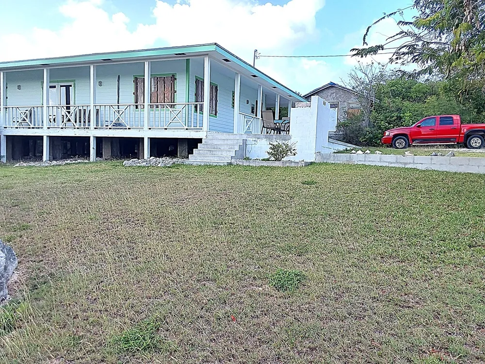 4bd/2ba house with an additional 10,000 sq ft. lot located in Scrub Hill, Long Island, Bahamas Long Island