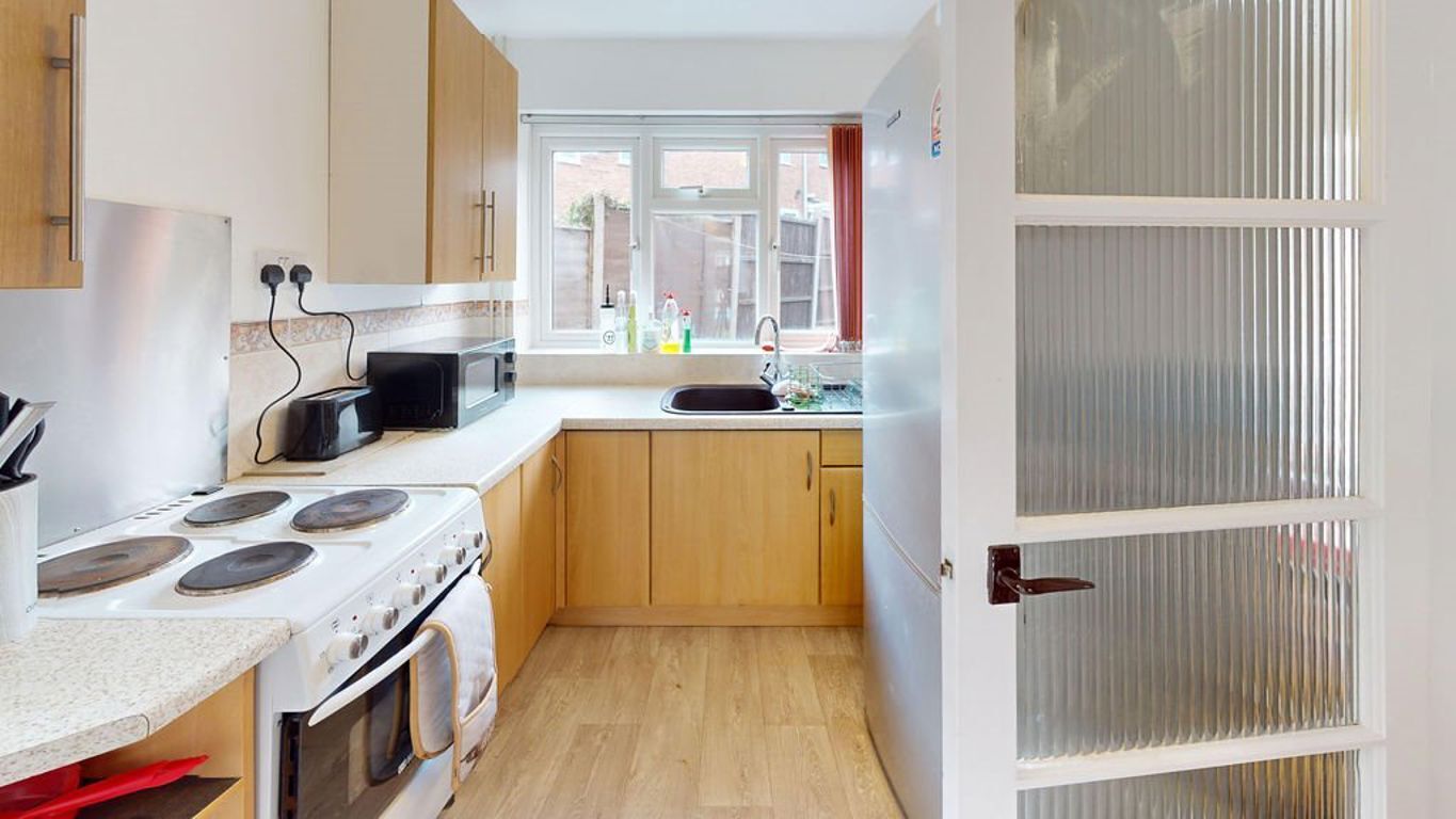 6 Goss Croft, B29 6NN Image 13
