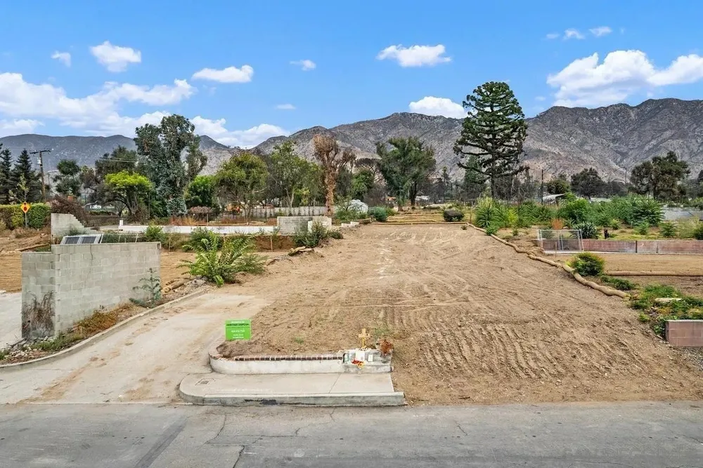 523 E Poppyfields Dr, Altadena, CA 91001